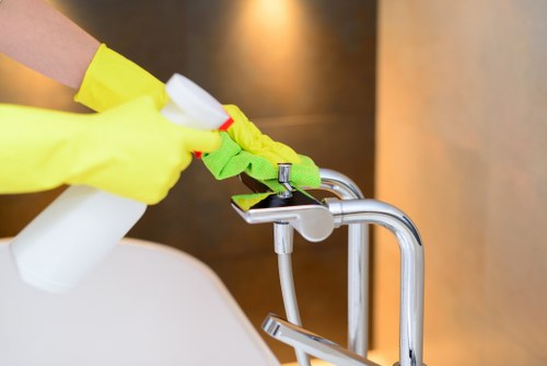 Professional kitchen deep cleaning during tenancy cleanup